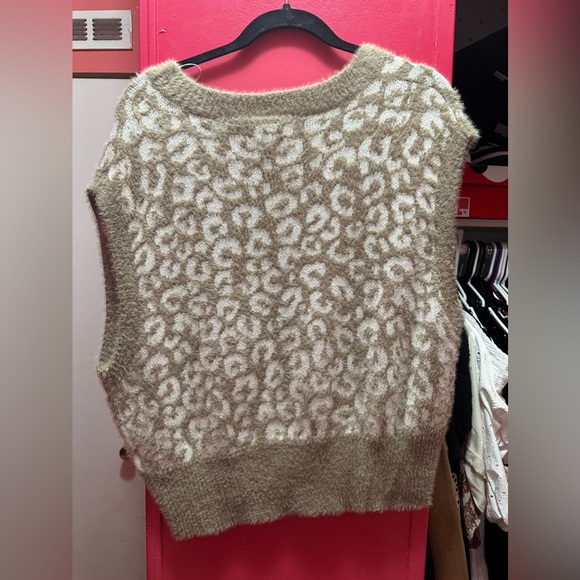 Leapord top - Picture 2 of 3